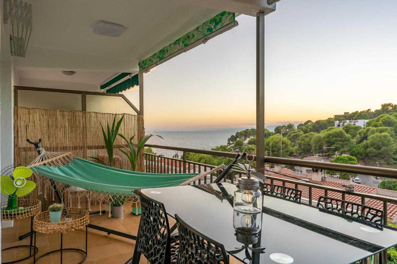 Beach Front Retro Hideaway In Салоу Экстерьер фото